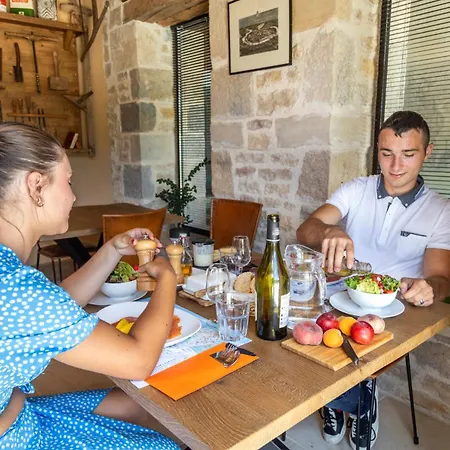 Le Relais Des Deux Tours
