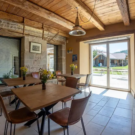 Le Relais Des Deux Tours Couette-café Brémondans