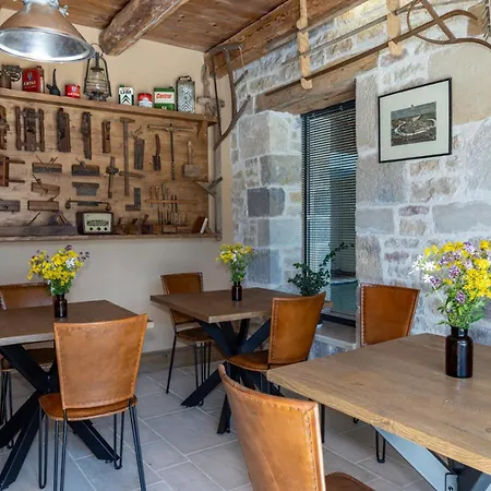 Couette-café Le Relais Des Deux Tours Brémondans