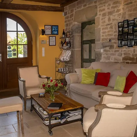 Le Relais Des Deux Tours Couette-café Brémondans