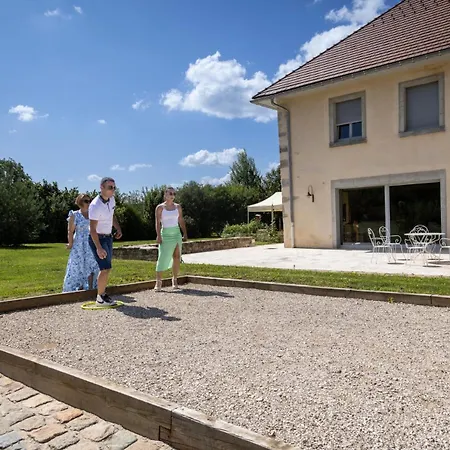 Le Relais Des Deux Tours Couette-café