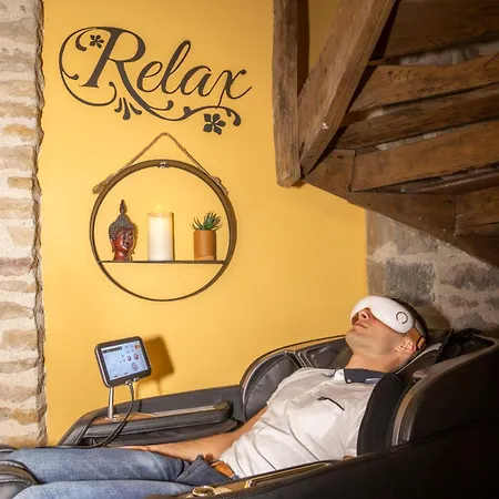 Le Relais Des Deux Tours Bed & Breakfast Bremondans