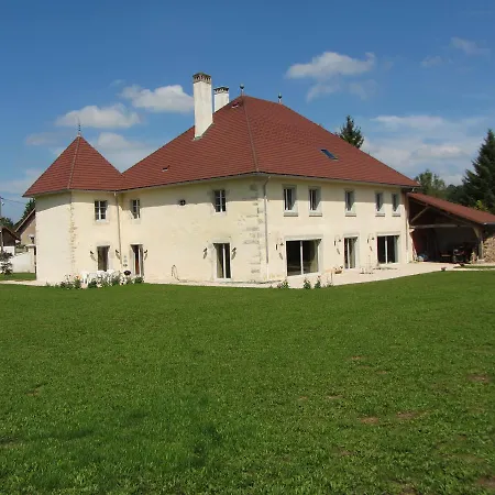 Le Relais Des Deux Tours Couette-café 3*