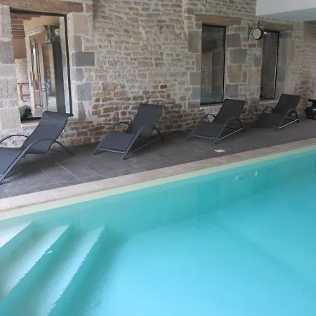 Le Relais Des Deux Tours 3*
