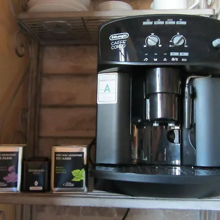 Le Relais Des Deux Tours Couette-café 3*