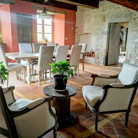 Le Relais Des Deux Tours 3*